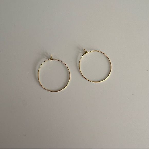 ✨ Dainty Gold Hoop Earrings ✨ - Picture 3 of 12
